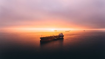 {{ article.title }}