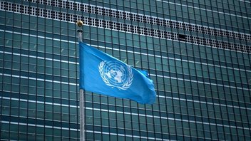 {{ article.title }}
